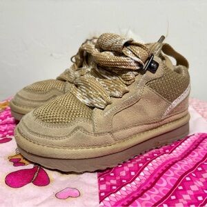 UGG® Lowmel Sneaker Youth Size 11 (28.5)